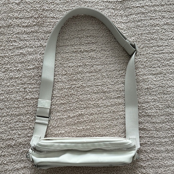 Lululemon Everywhere Crossbody Bag - Picture 3 of 12